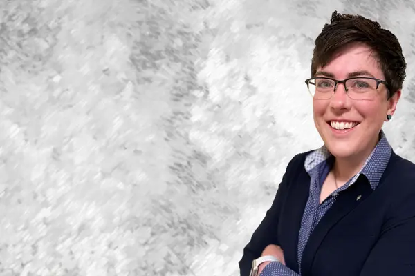 Dr Holly Arnold