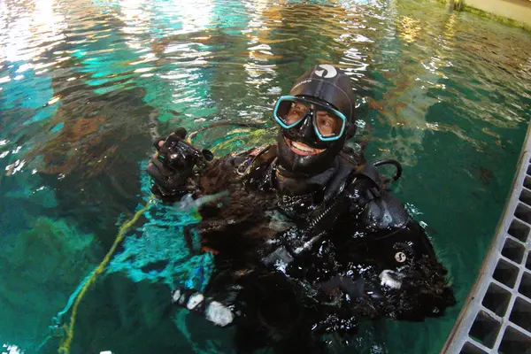 Dr. Carla Schubiger surfaces from a dive at the Oregon Coast Aquarium.